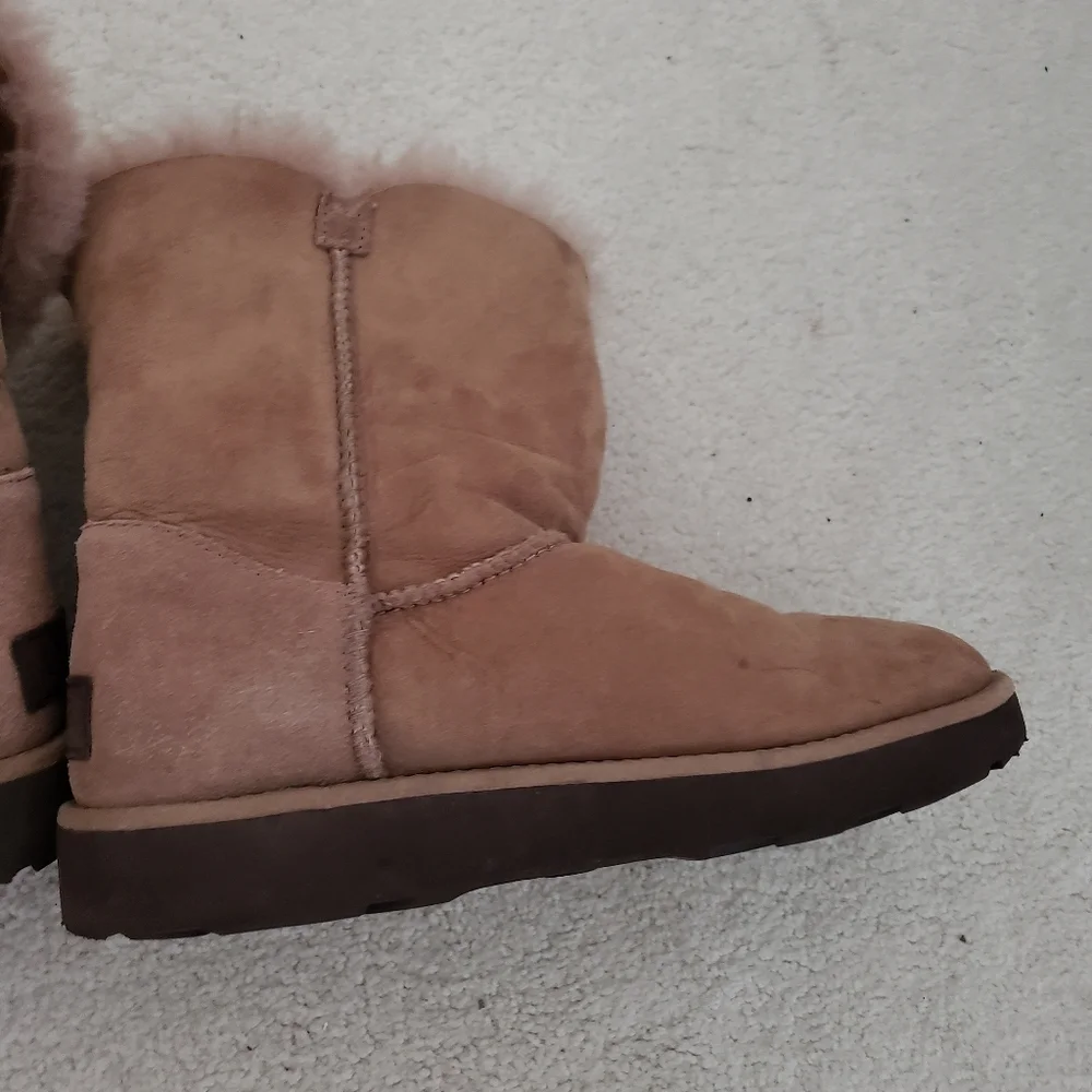 Ugg Classic Knot Classic Short Boots sz6